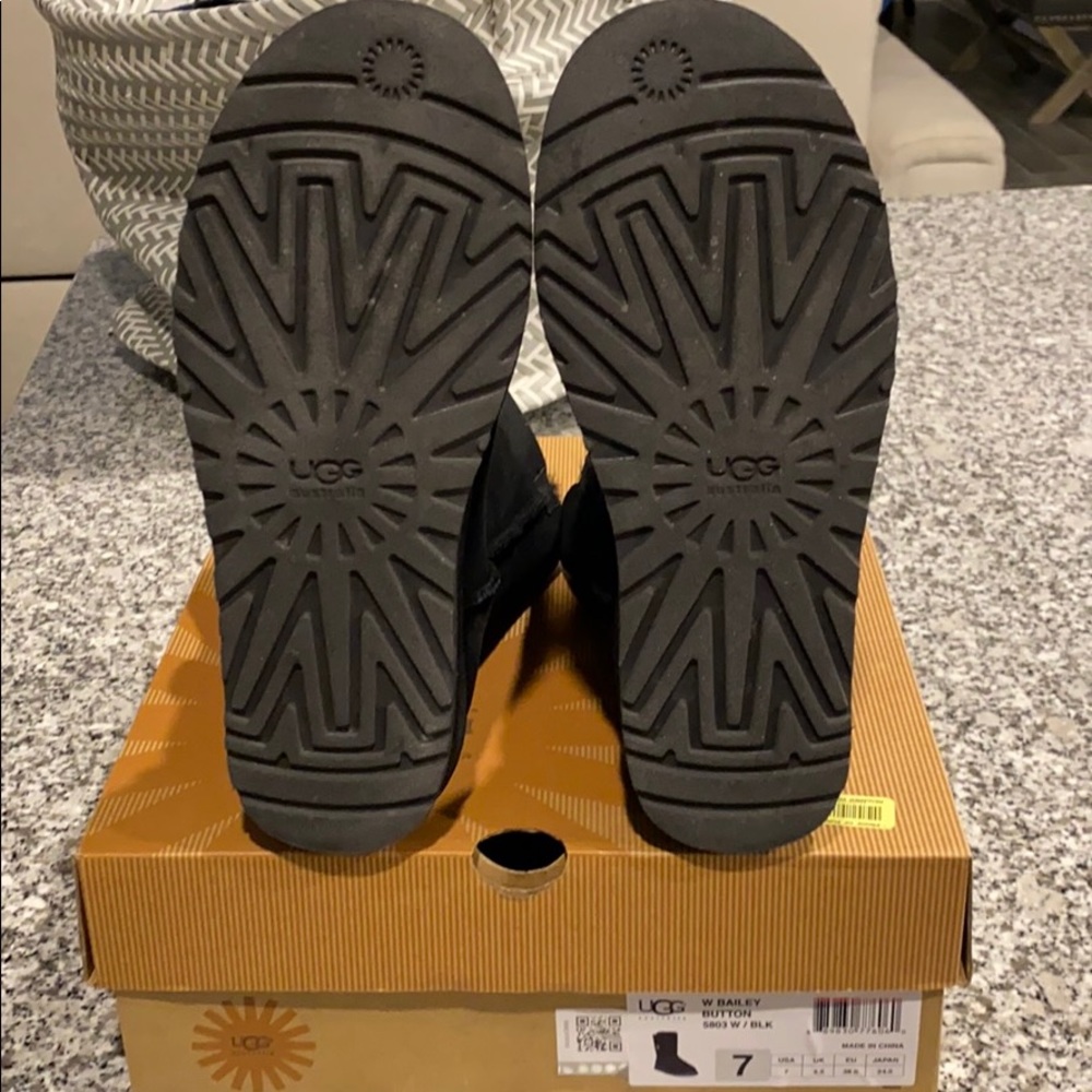 Ugg Short Bailey Button Boot - image 5